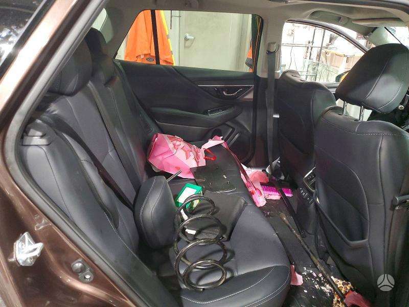 Subaru Outback Ardomas visas auto
