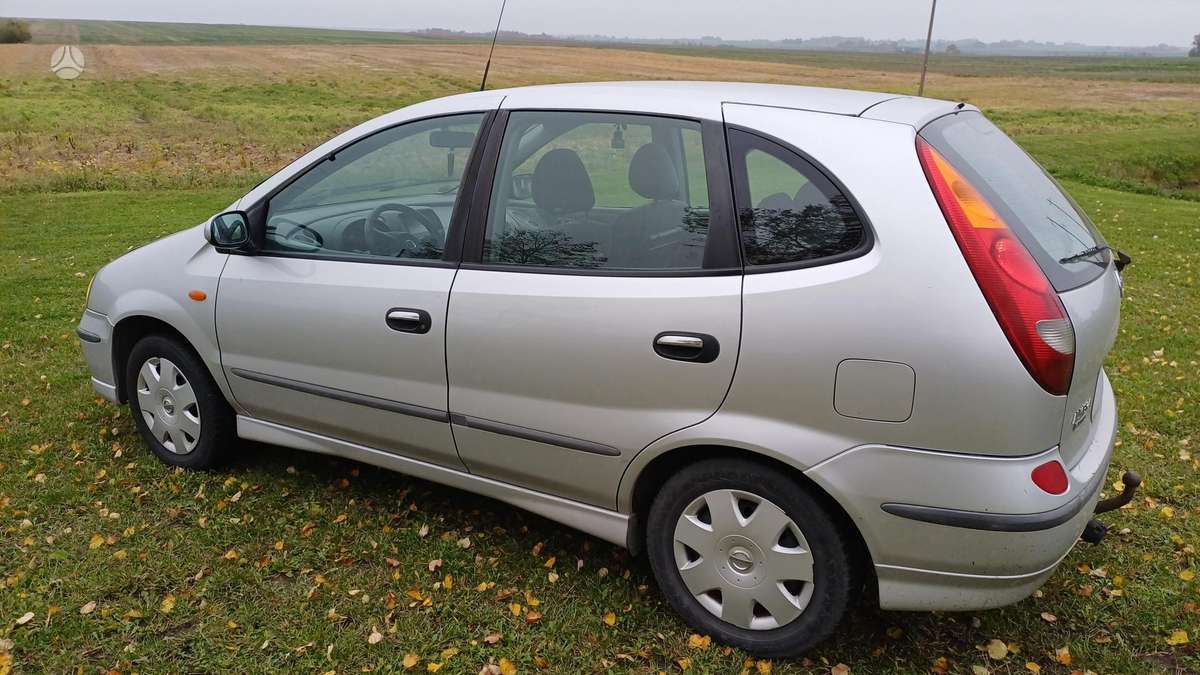 Nissan Almera Tino