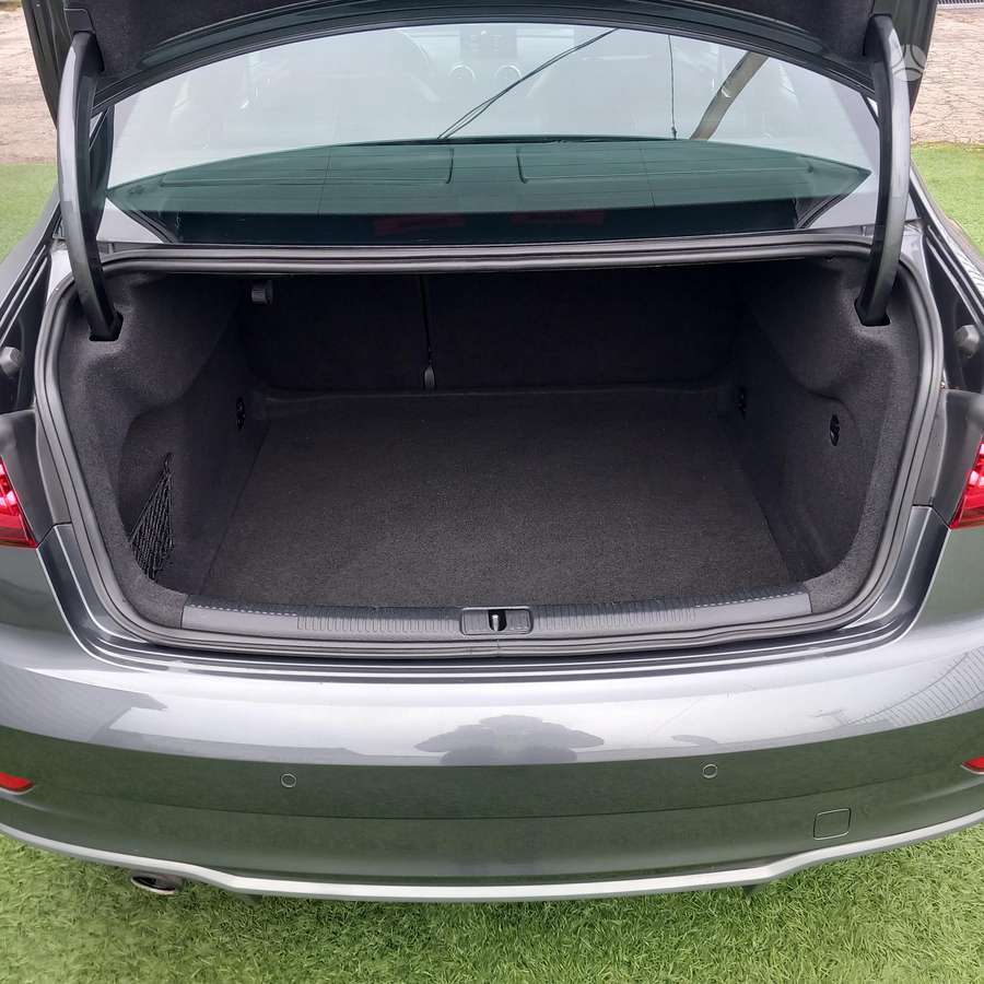 Audi A3, 1.0 l., Седан