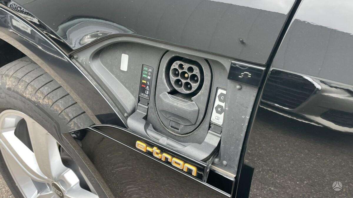 Audi e-tron, Внедорожник / Кроссовер