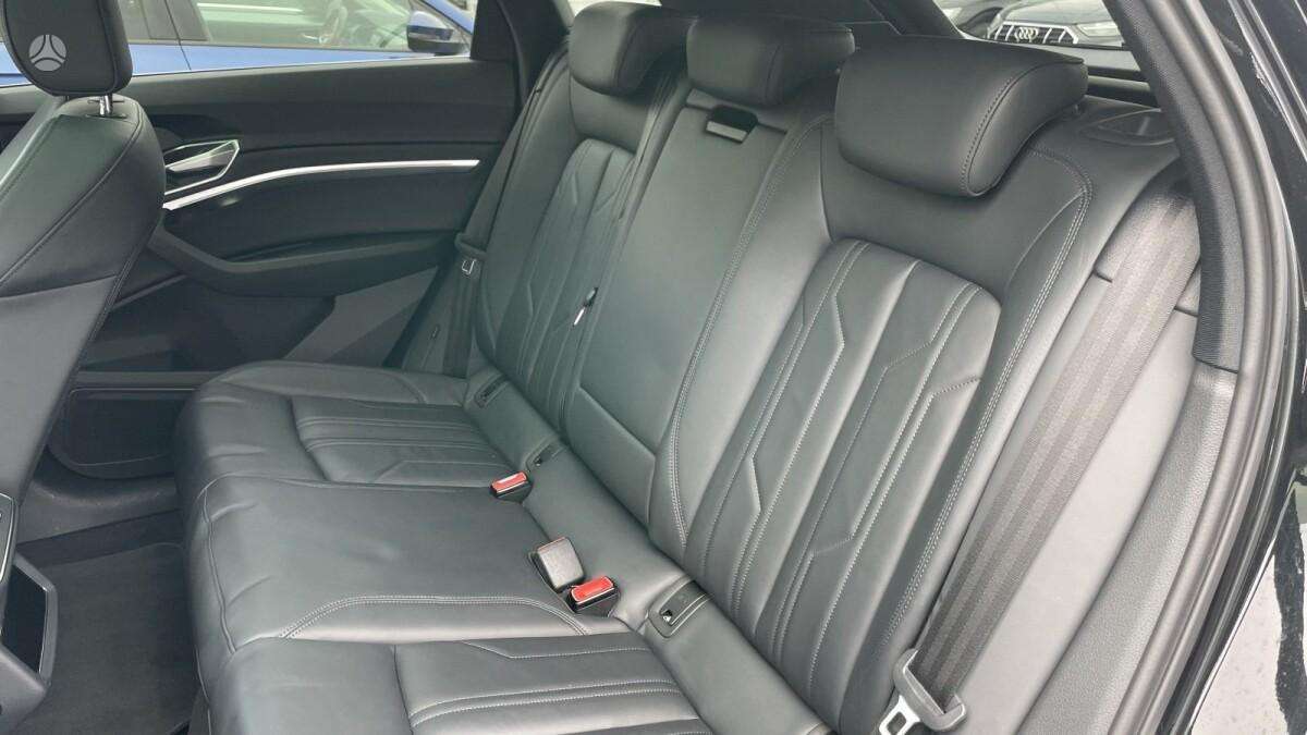 Audi e-tron, Внедорожник / Кроссовер