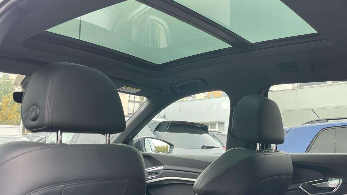 Audi e-tron, Внедорожник / Кроссовер