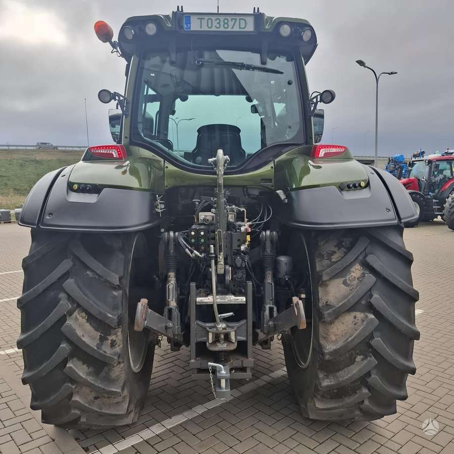 Valtra T235, traktori