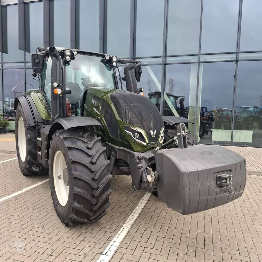 Valtra T235, tractors