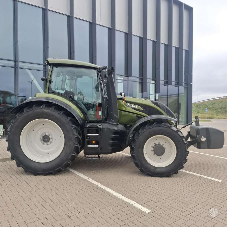 Valtra T235, tractors