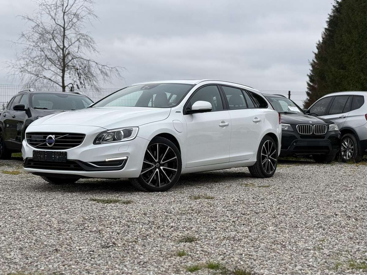 Volvo V60 2015 — rear view