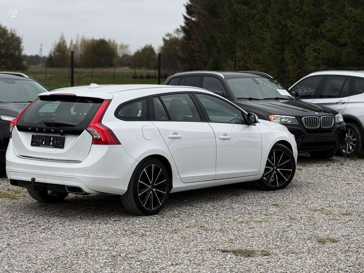 Volvo V60 2015 — interior