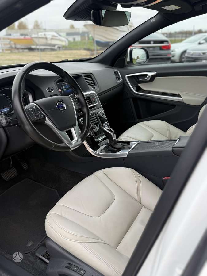 Volvo V60 2015 — photo 6