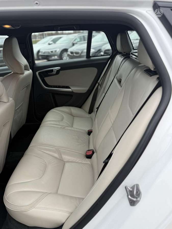 Volvo V60 2015 — photo 7