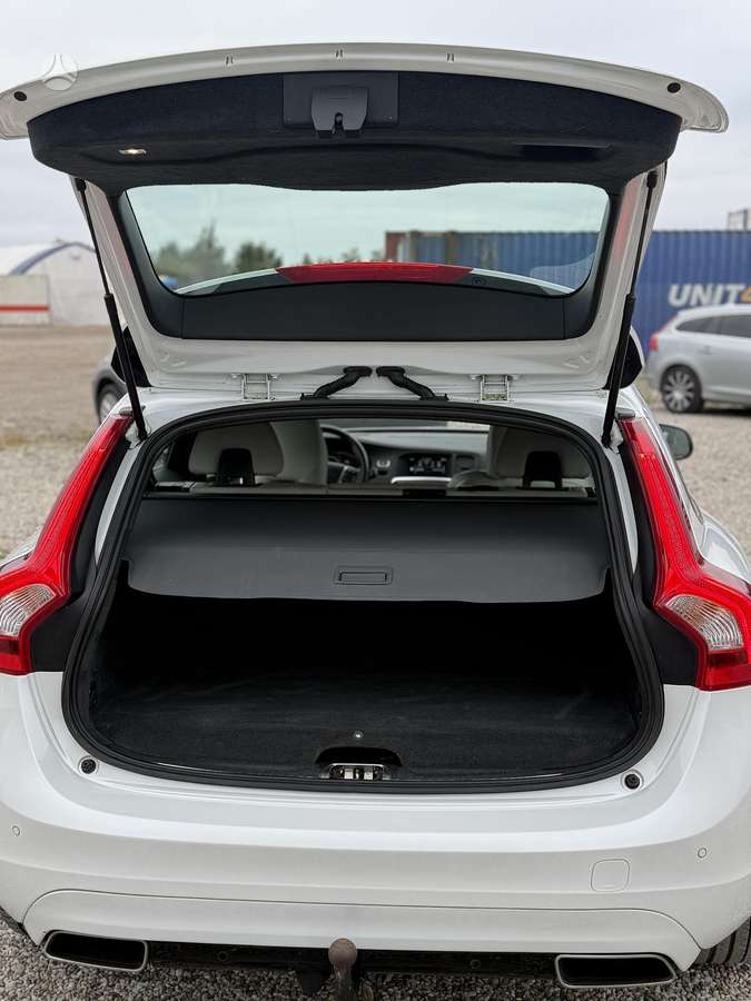 Volvo V60 2015 — photo 9