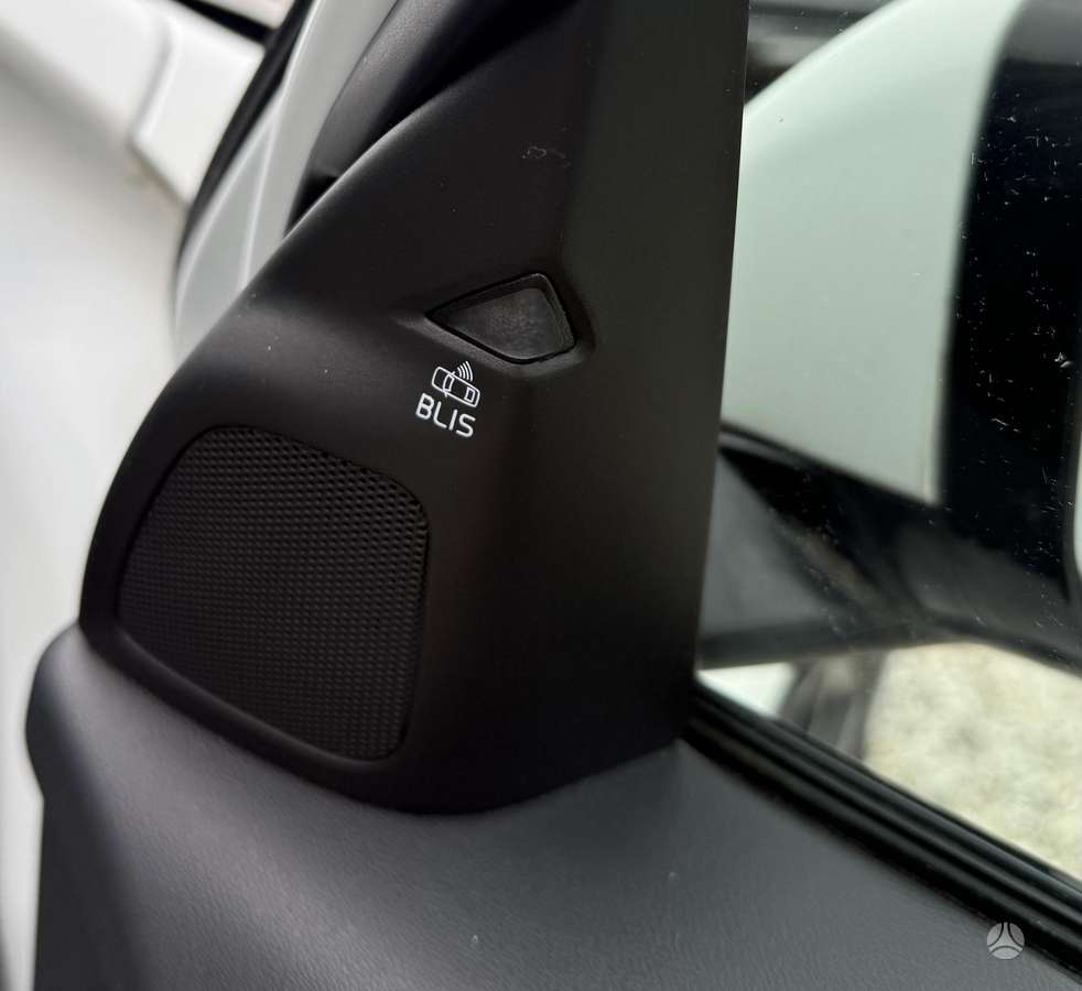 Volvo V60 2015 — photo 13