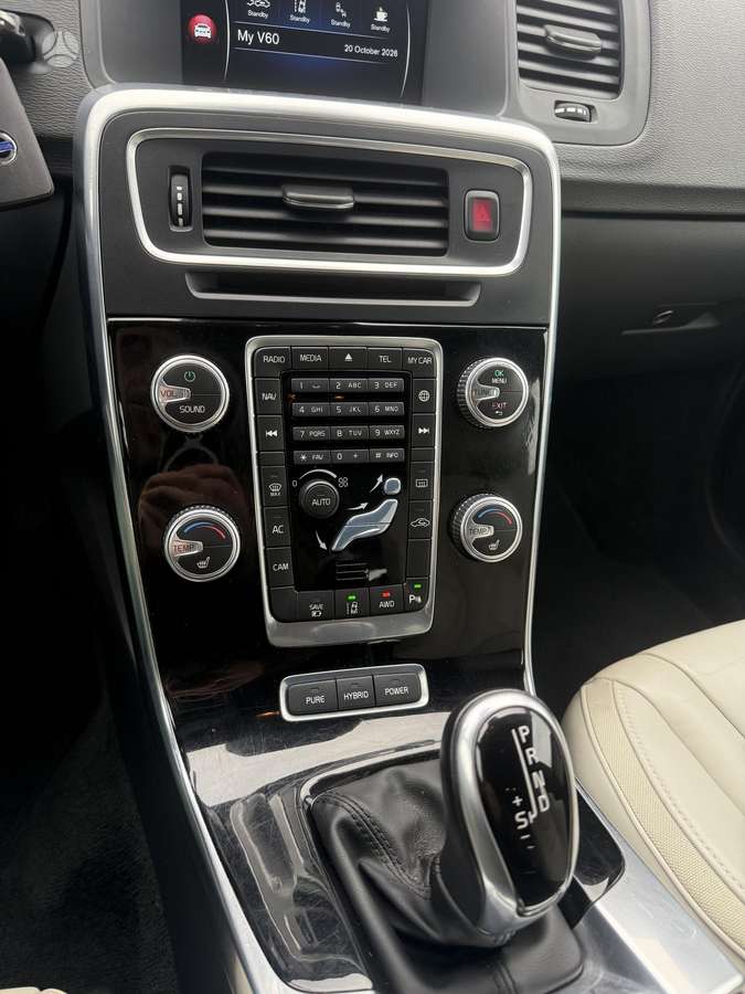 Volvo V60 2015 — photo 14