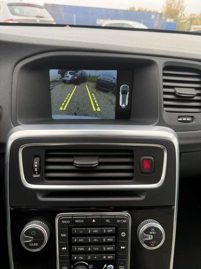 Volvo V60 2015 — photo 15