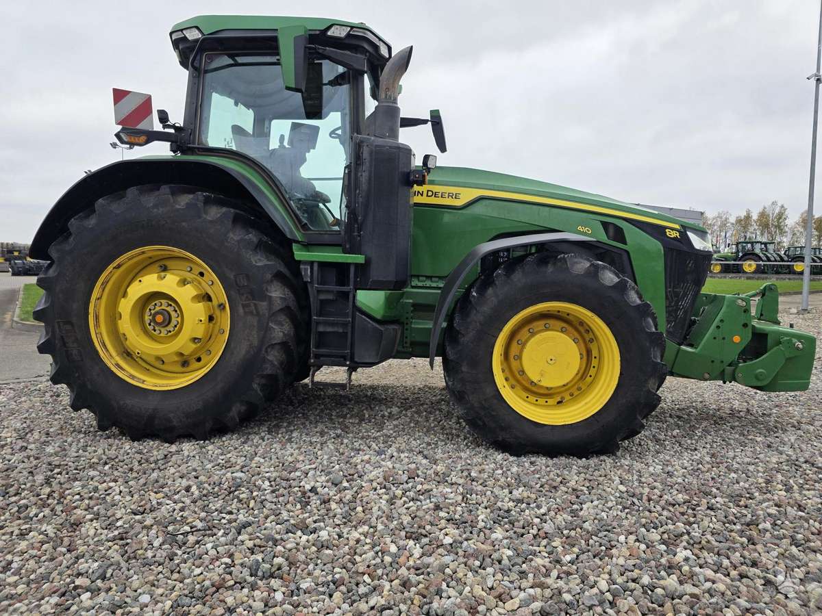 John Deere 8R410, tractors