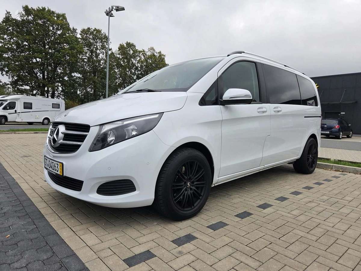 Mercedes-Benz V220