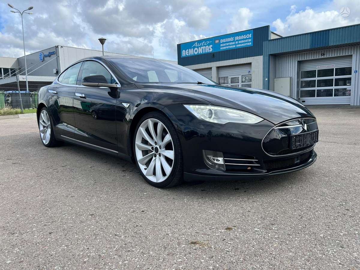 Tesla Model S, 70 kWh, hatchback