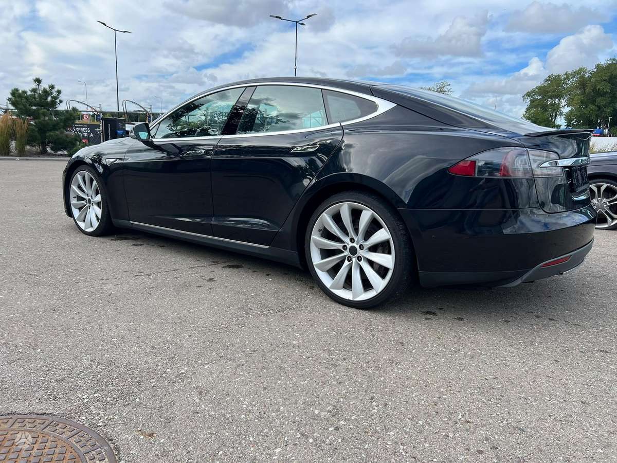 Tesla Model S, 70 kWh, hatchback
