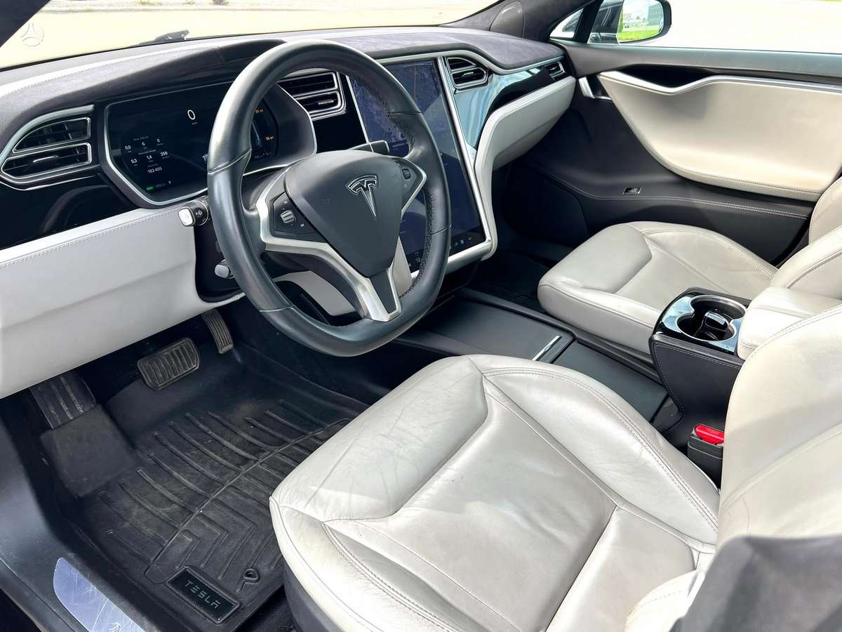 Tesla Model S, 70 kWh, hatchback