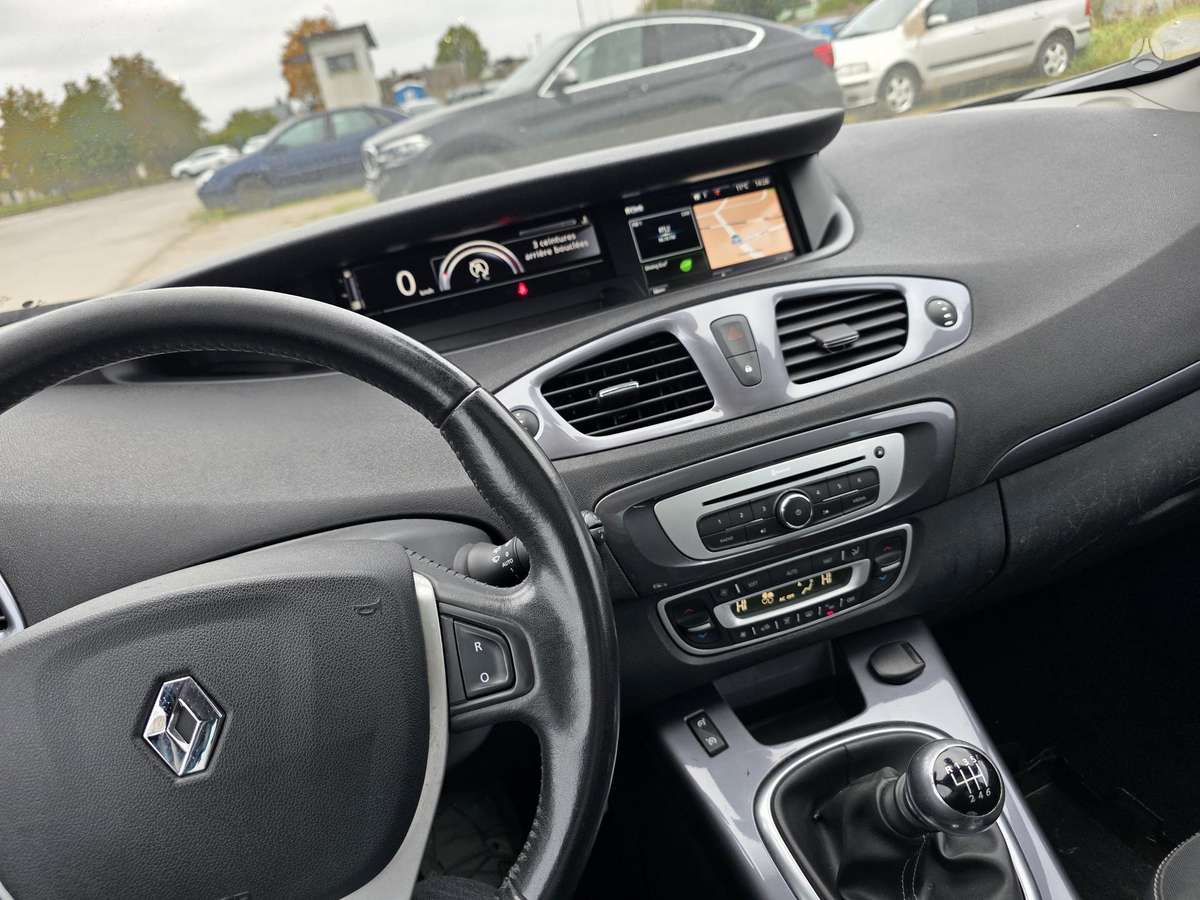 Renault Scenic 2014 — photo 16