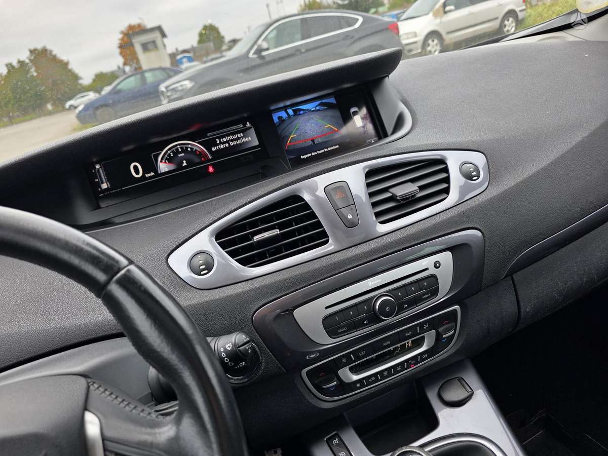 Renault Scenic 2014 — photo 17