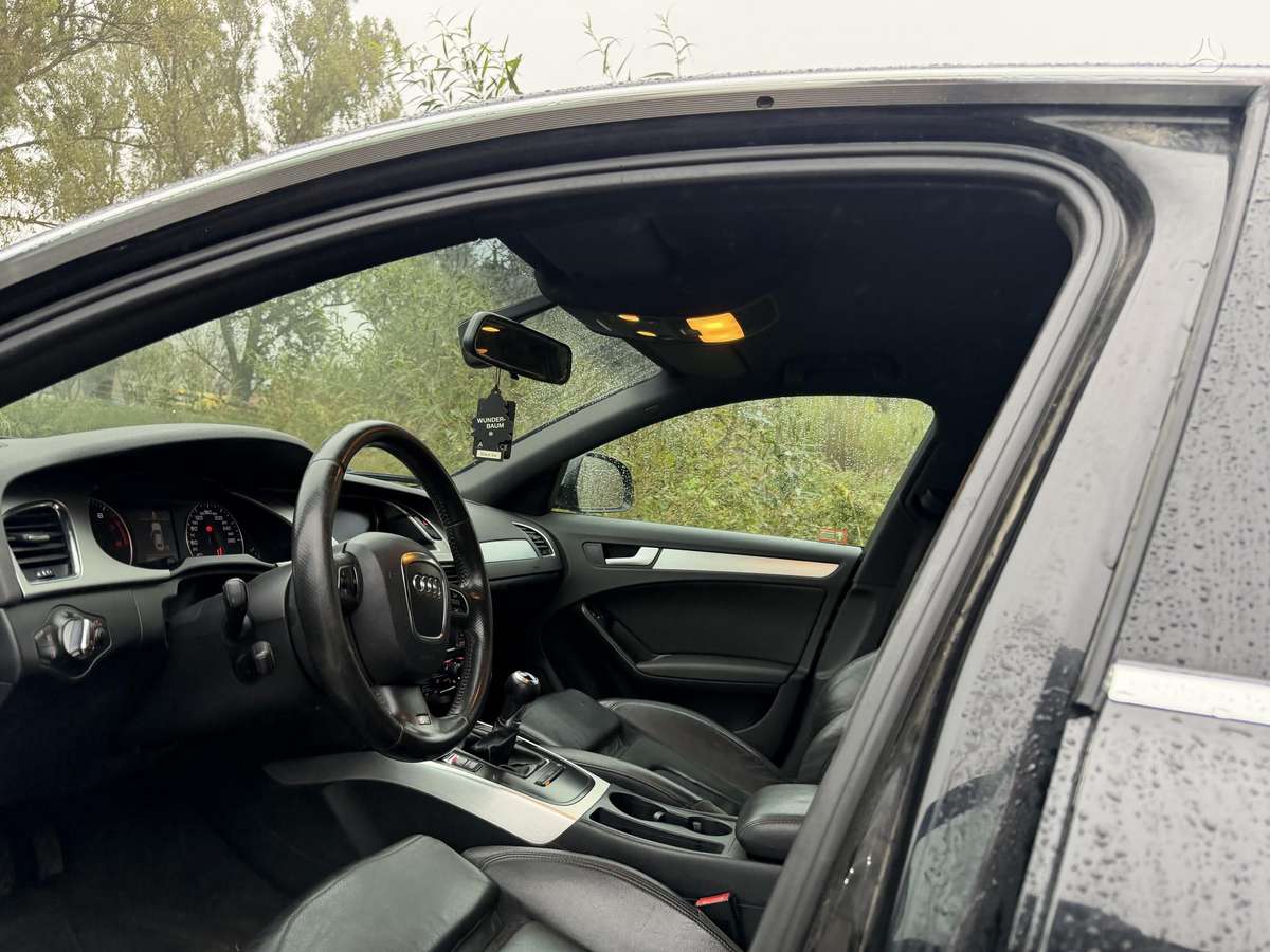 Audi A4, 2.0 l., Седан