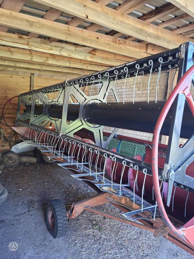 Rostselmash Vector 425, combine harvesters