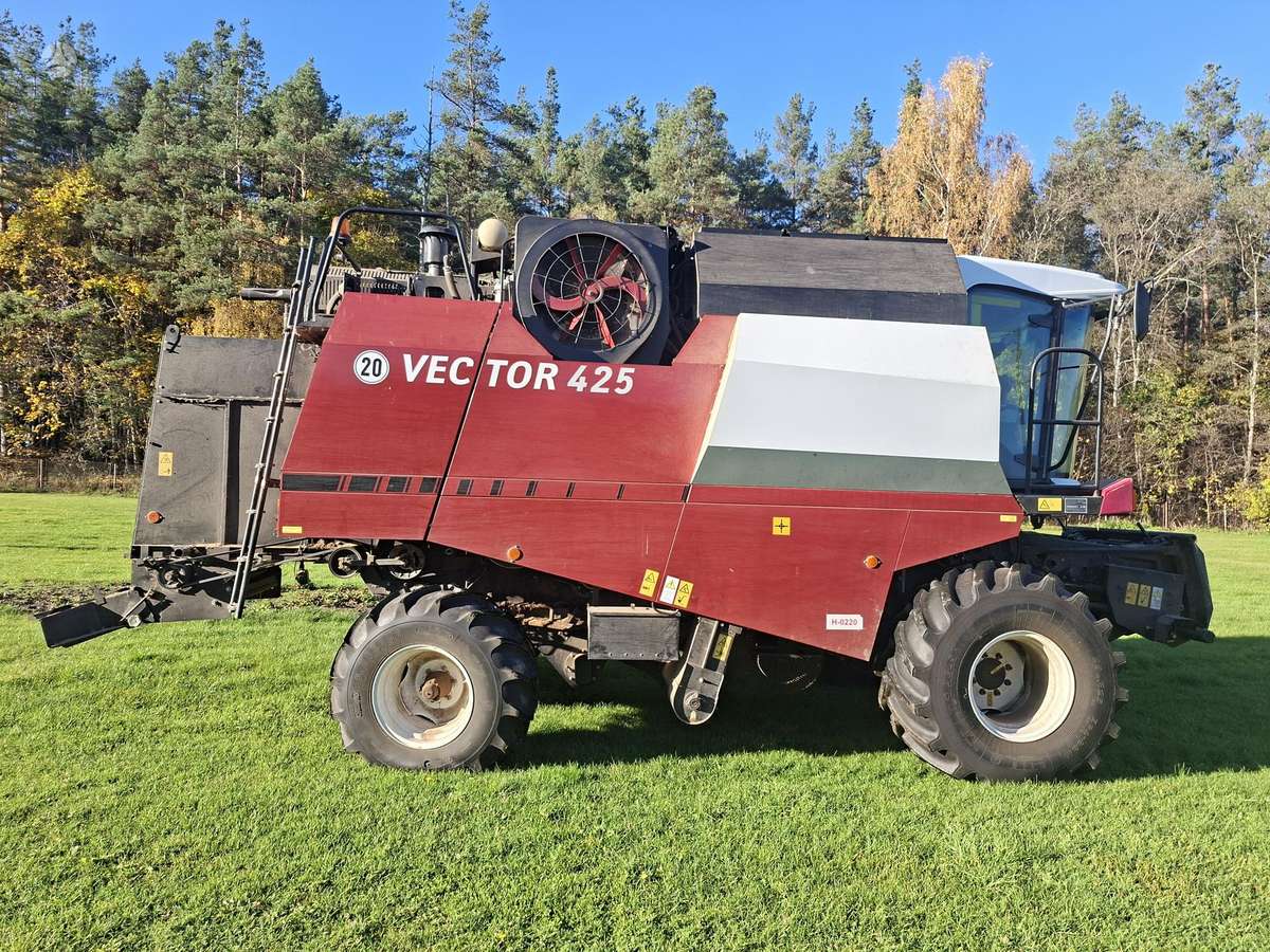 Rostselmash Vector 425, combine harvesters