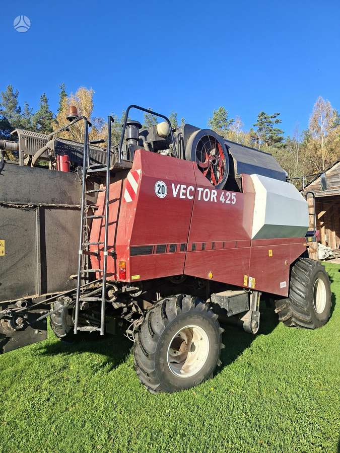 Rostselmash Vector 425, combine harvesters