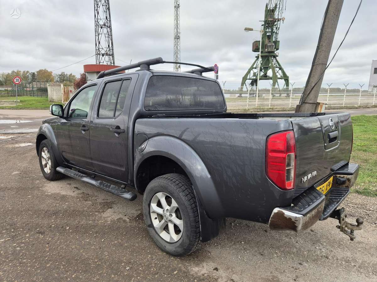 Nissan Navara, Пикап