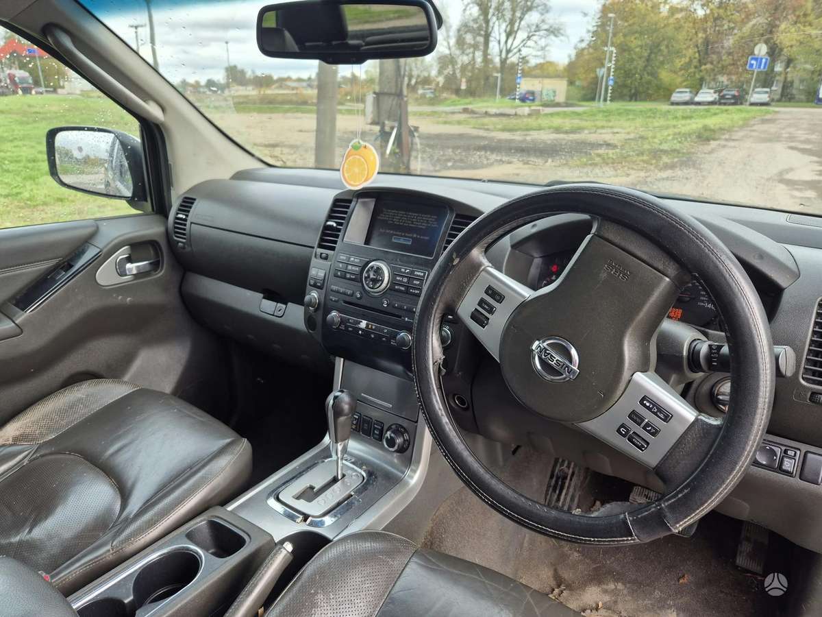 Nissan Navara, Пикап
