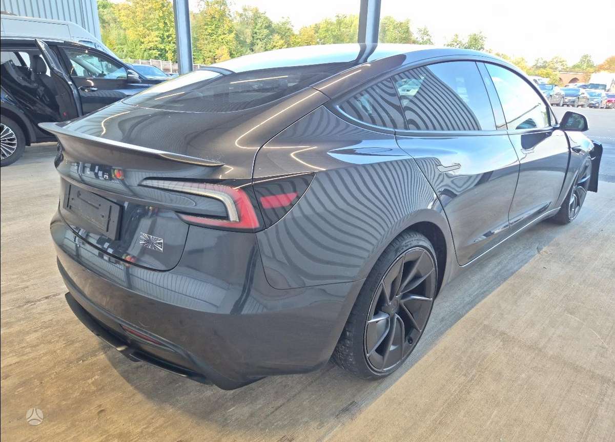 Tesla Model 3, 81 kWh, hatchback