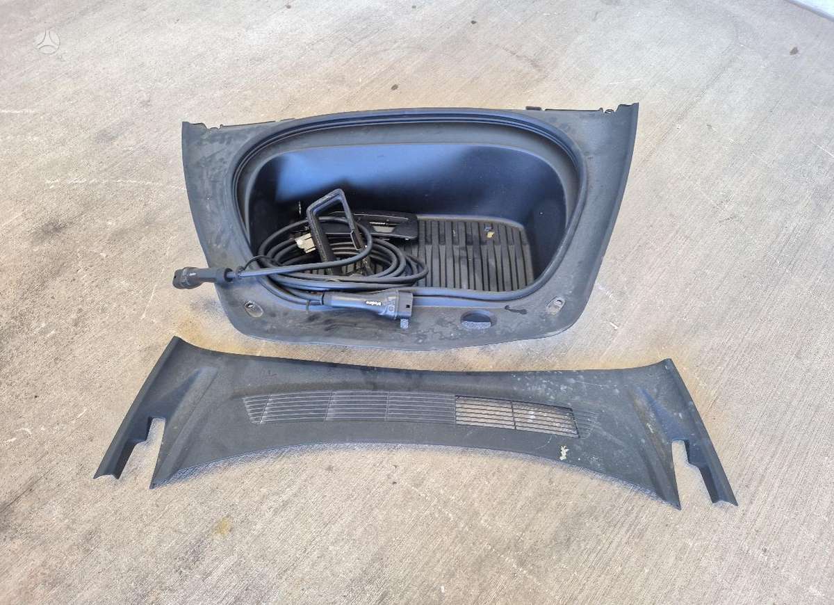 Tesla Model 3, 81 kWh, hatchback
