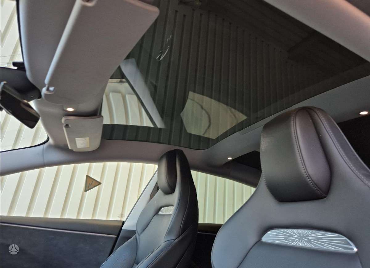 Tesla Model 3, 81 kWh, hatchback