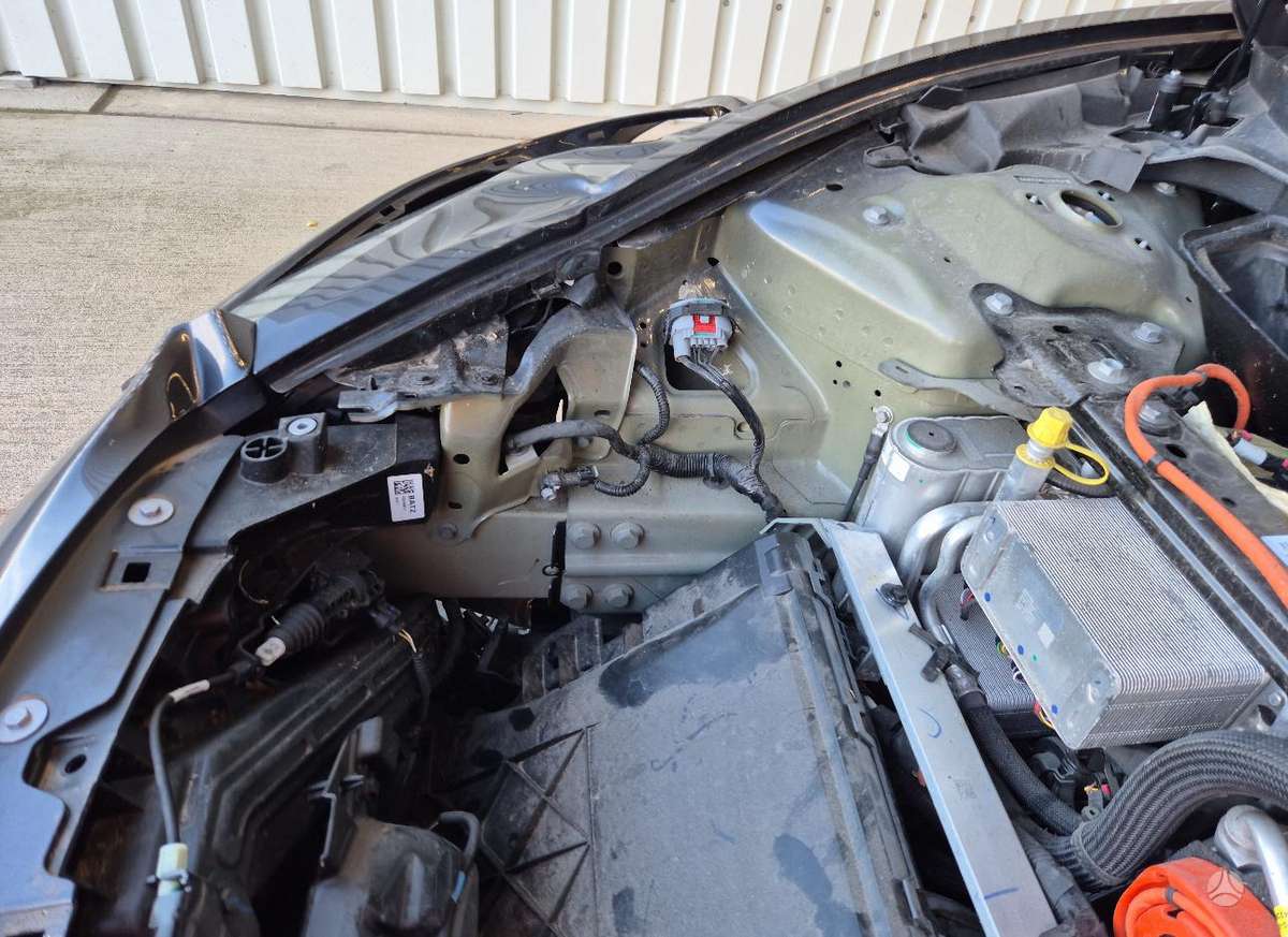 Tesla Model 3, 81 kWh, hatchback