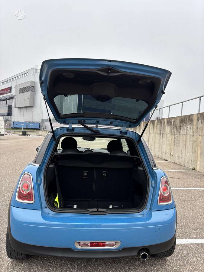 Mini Cooper, 1.6 l., hatchback