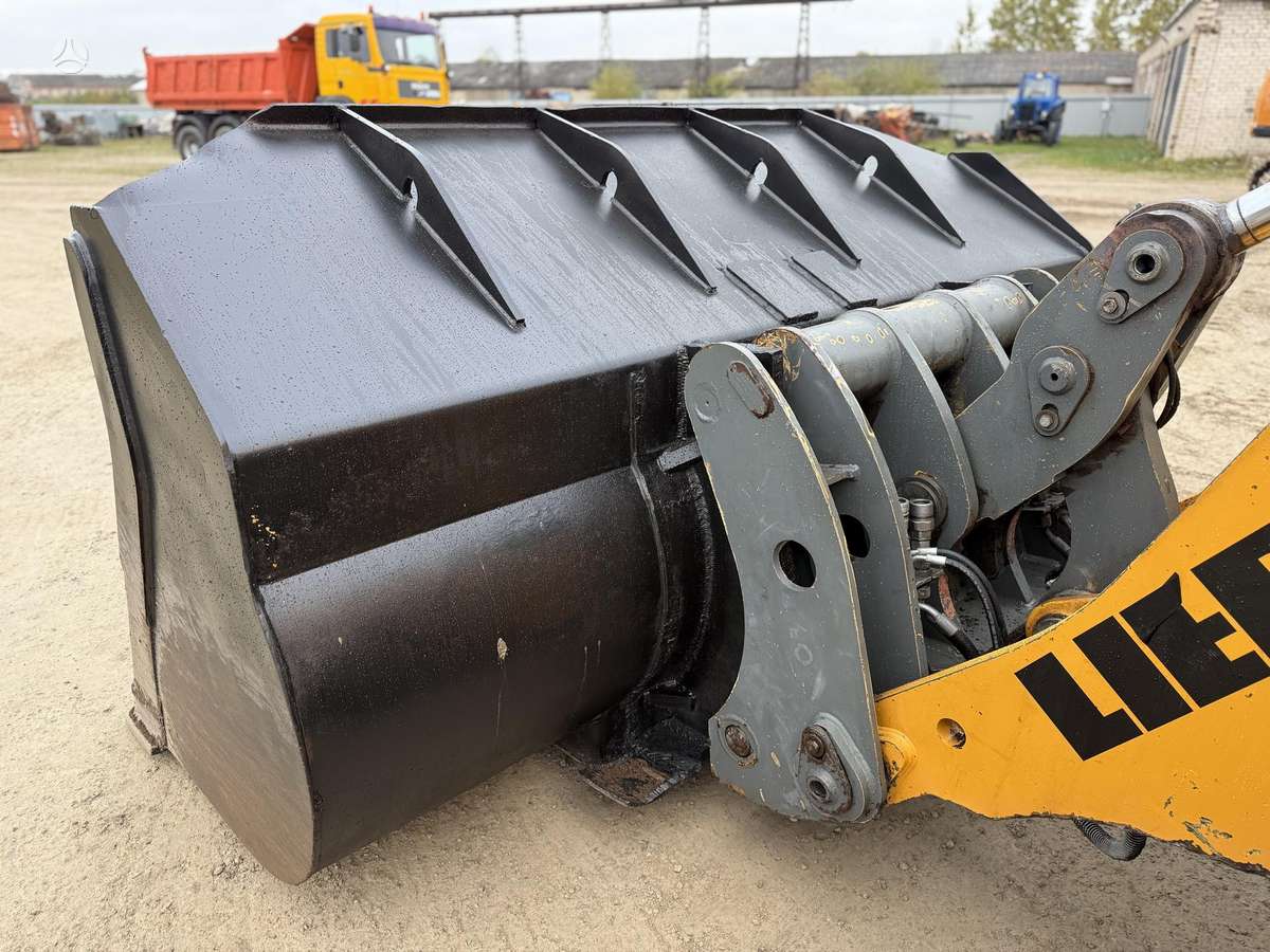 Liebherr L 566 , NR 2 quick coupler, frontal loader