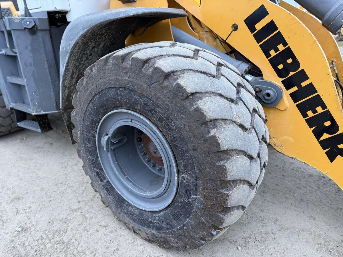 Liebherr L 566 , NR 2 quick coupler, frontal loader