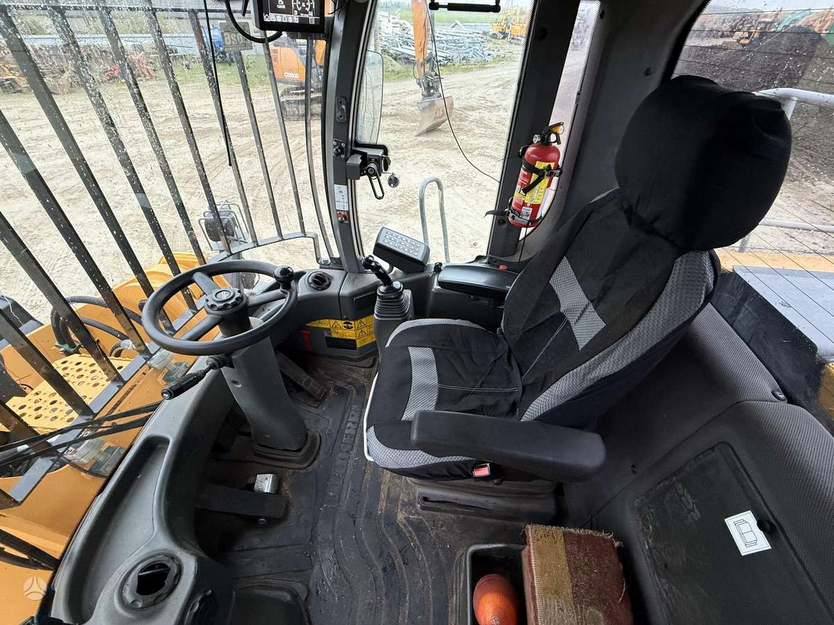 Liebherr L 566 , NR 2 quick coupler, frontal loader