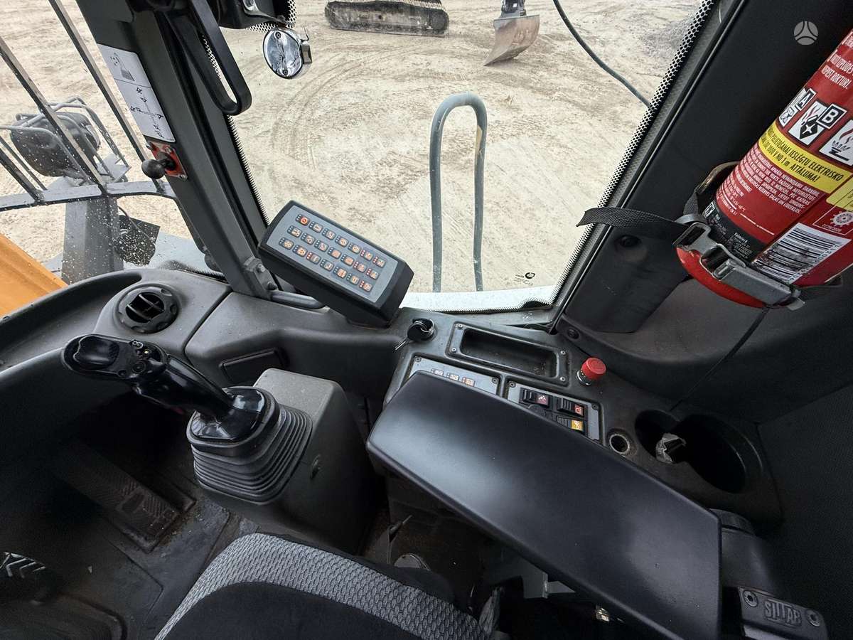 Liebherr L 566 , NR 2 quick coupler, frontal loader