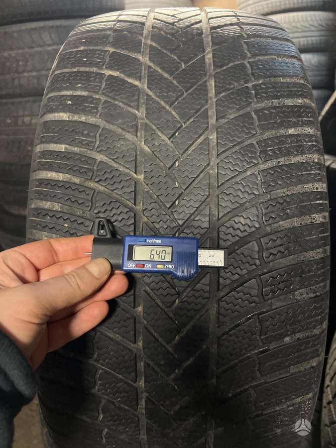 Bridgestone BLIZZAK LM005, winter 285/40 R22