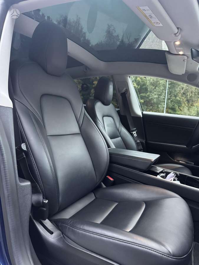 Tesla Model 3, Седан