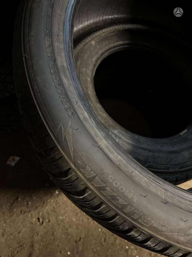 Bridgestone BLIZZAK LM005, winter 285/40 R22