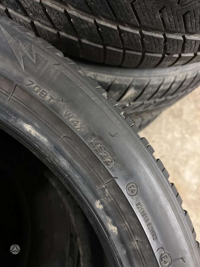 Bridgestone BLIZZAK LM005, winter 285/40 R22