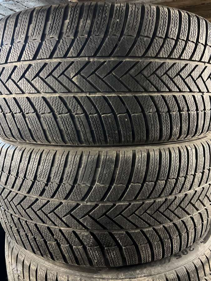 Bridgestone BLIZZAK LM005, winter 285/40 R22