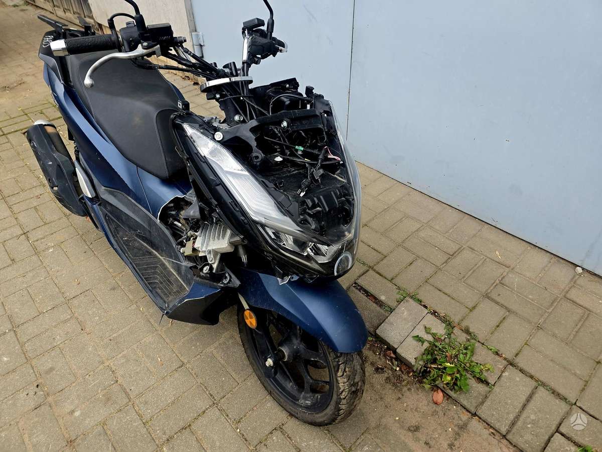 Honda PCX, мотороллеры / мопеды