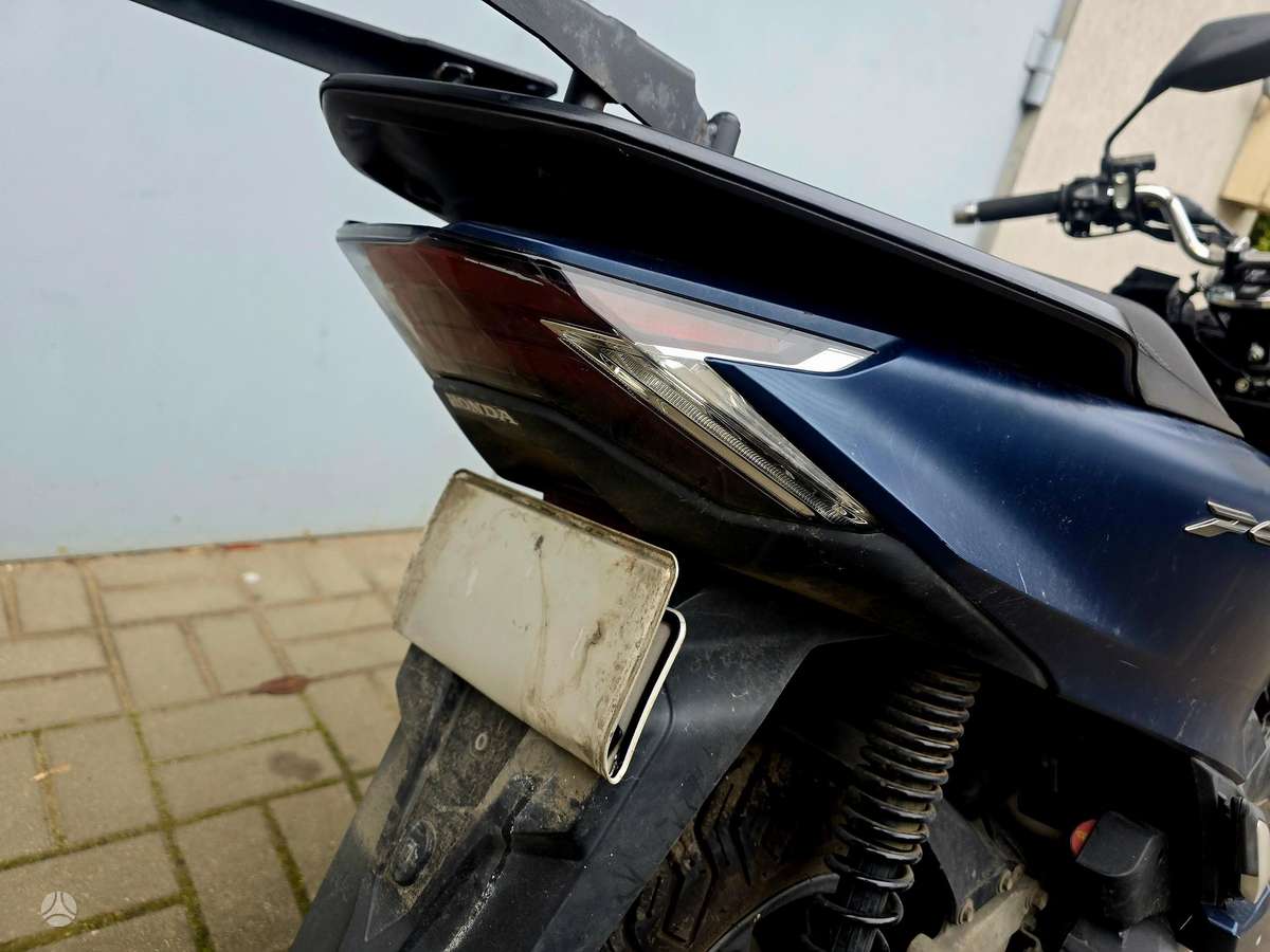 Honda PCX, scooters / mopeds