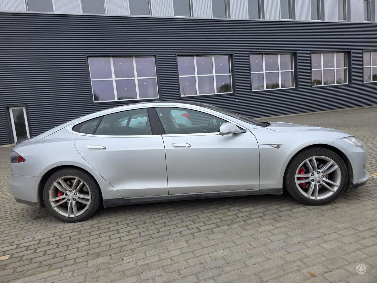 Tesla Model S, 85 kWh, hatchback