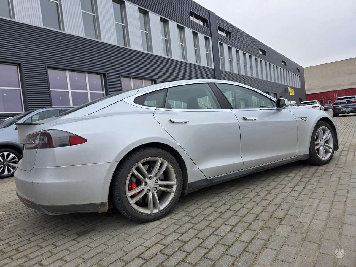 Tesla Model S, 85 кВт·ч, Хэтчбек
