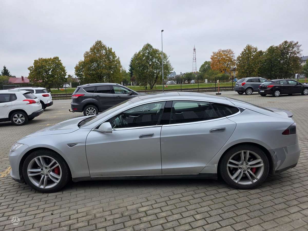 Tesla Model S, 85 кВт·ч, Хэтчбек