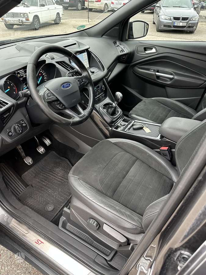 Ford Kuga, 1.5 l., off-road / crossover